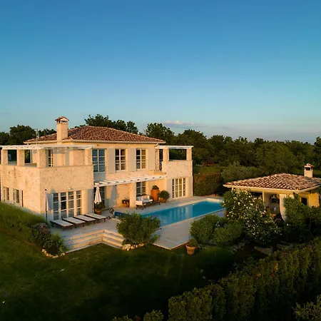 Moonlight Villa *